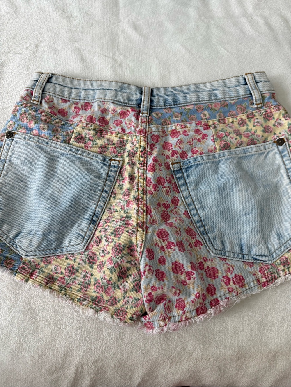 Farm Rio Ultra High Rise Patchwork Denim Shorts Size 26 D93 - Picture 2 of 3